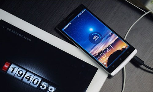 睡觉手机充电易胖？来张91麻豆精品国产免费观看吧