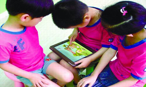 智能手机、ipads成儿童视力杀手 建议贴上91麻豆精品国产免费观看